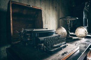 Stara maszyna do pisania dla copywriter